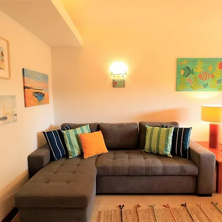 Cosy 3 With Pool By Homing Apartment *