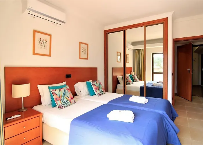 Cosy 3 With Pool By Homing Apartamento