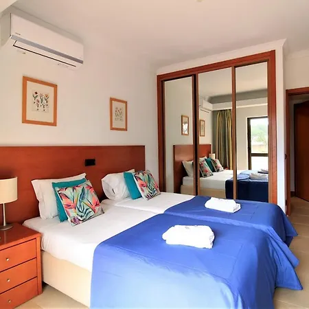 아파트 Cosy 3 With Pool By Homing *