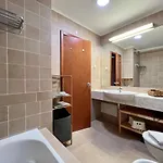 Cosy 3 With Pool By Homing Appartamento